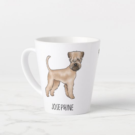 Zachte beklede tarweterriër hond met aangepaste na latte mok (Linkerhoek)