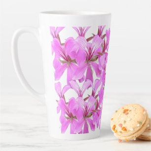 Zachte bloemblaadjes – Roze Floral Latte Mok