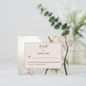 Zachte Floral Wedding RSVP-reactiekaart RSVP Kaartje (Staand voorkant)