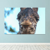 Zachte Giraffe Canvas Afdruk (Insitu (Houten vloer))