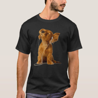 Zachte hond die naar muziek luistert Chille puppy  T-shirt