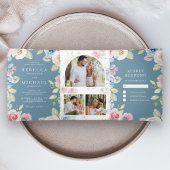 Zachte lente Bloemen Dusty Blue Wedding Drieluik Uitnodiging