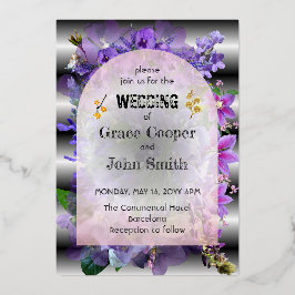 Zachte paarse bloemen met zwarte en witte achtergr folie uitnodiging