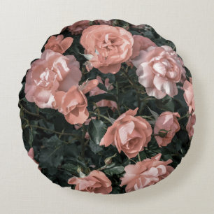 Zachte pastel roze rozentuin rond kussen