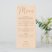 Zachte perzik kalligrafie script bruiloft menu (Staand voorkant)