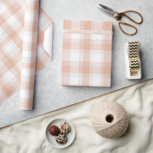 Zachte perzik witte licht geruite roze patroon cadeaupapier