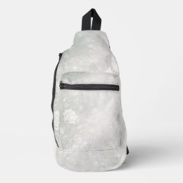 Zachte salie en bevroren witte bloemen AI-kunst Sling Bag
