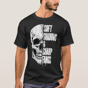 Zachte schaduwen en scherpe tanden – Half Skull Gr T-shirt