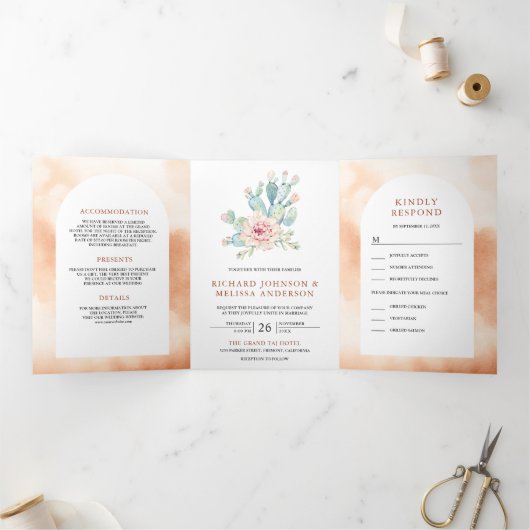 Zachte terracotta boog woestijn bloemencactus brui drieluik uitnodiging (Binnen)