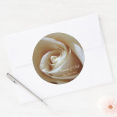 Zachte witte Rose Custom Wedding Envelope Seals Ronde Sticker (Envelop)