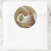 Zachte witte Rose Custom Wedding Envelope Seals Ronde Sticker (Tas)