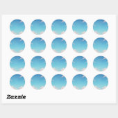Zachtheblauwe lucht ronde sticker (Vel)