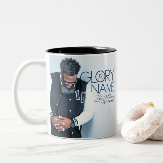 Zak Williams & 1/Akord Gloire à votre nom Mug (Avec donut)