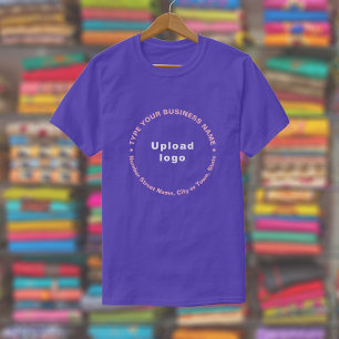Zakelijk merk in ronde patroontekst op Paarse T-shirt