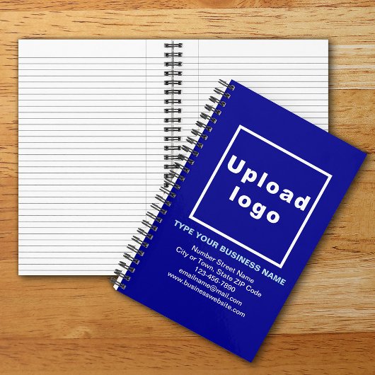 Zakelijk merk op blauwe spiraalnotitieboekje notitieboek