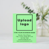 Zakelijk merk op licht groen papier blad (Staand voorkant)