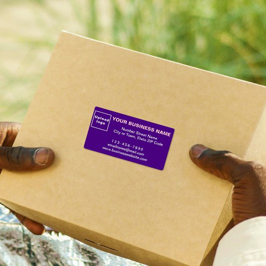 Zakelijk merk op paars verzendlabel