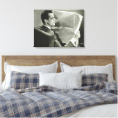 Zakenman die de krant leest canvas afdruk (Insitu (Slaapkamer))