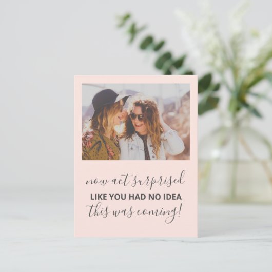 Zal je mijn Bridesmaid Funny foto zijn? Uitnodiging Briefkaart (Staand voorkant)