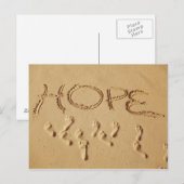 Zand die 'Hope' schrijft op het strand met de Briefkaart (Voorkant / Achterkant)