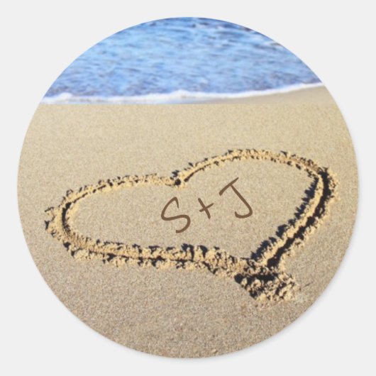 Zand Hart Initialen Strand Bestemming Bruiloft Ronde Sticker (Voorkant)