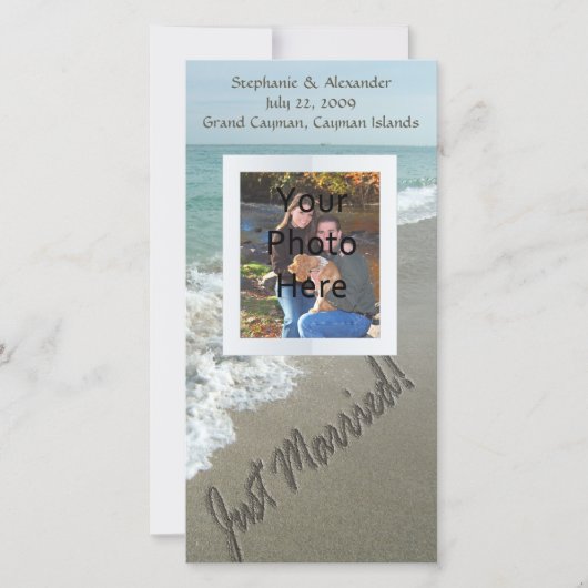 Zand schrijven op het strand, net getrouwd aankondiging (Voorkant)