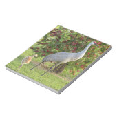 Zandkraan met een kuiken op het Notitieblok met bo (Gedraaid)