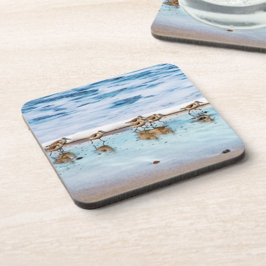 Zandpiers die langs de strand lopen drankjes onderzetter (Linkerzijde)