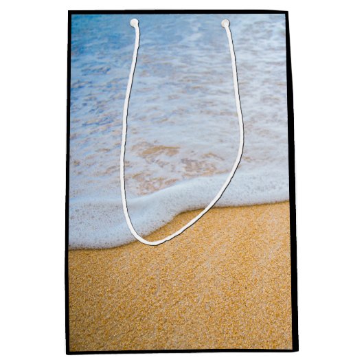 Zandstrand met schuimig Surf Medium Cadeauzakje (Voorkant)