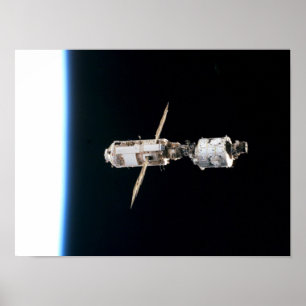 Zarya en Unity vormen het internationale ruimtesta Poster