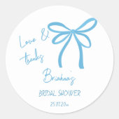 Ze bindt de knoop blauwe lintboog gunst ronde sticker (Voorkant)