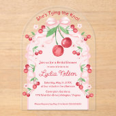 Ze bindt de Knoop Coquette Cherry Bridal Acryl Uitnodigingen (Voorkant)