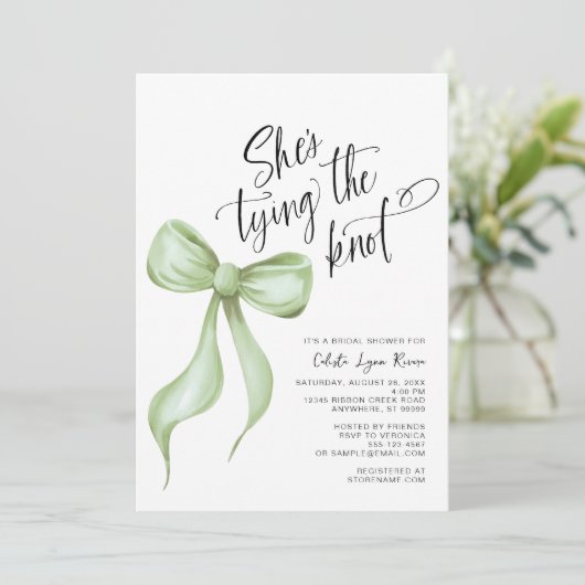 Ze bindt de knoop Sage Green Bow Vrijgezellenfeest Kaart (Staand voorkant)