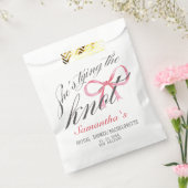 Ze bindt het Knot Bow Coquette Vrijgezellenfeest Bedankzakje (Gezegeld)