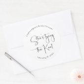 Ze bindt het Knot Modern Script-Vrijgezellenfeest Ronde Sticker (Envelop)