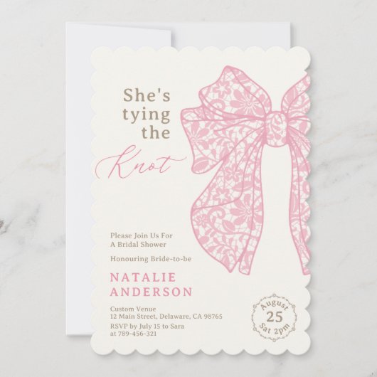 Ze bindt het Knot Pink Lace Bow Vrijgezellenfeest Kaart (Voorkant)