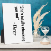 "Ze controleert je helemaal uit" - Bier Fotoplaat (Zijkant)