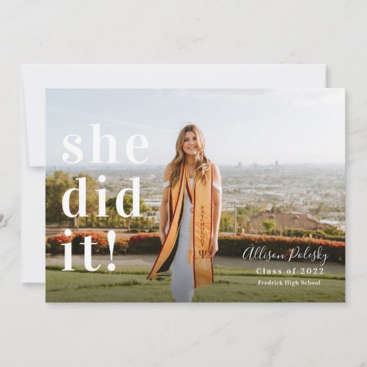 Ze deed het! Fotoklasse afstuderen van 2022 Aankondiging (Voorkant)