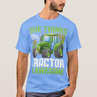 Ze denkt dat tractor Geweldige grappige boer is T-shirt
