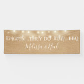 Ze doen het BBQ Rustic String Lights-Verloving Spandoek (Horizontaal)