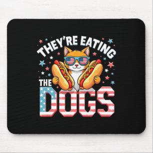 Ze Eten De Honden De Katten De Huisdieren Grappig Muismat
