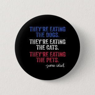 Ze Eten De Honden De Katten De Huisdieren Grappige Ronde Button 5,7 Cm