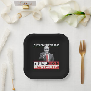 Ze Eten De Honden Trump 2024 Debat Papieren Bordje