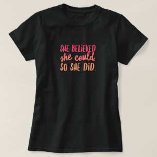 Ze geloofde dat vrouwen de basis-T-shirt waren T-shirt