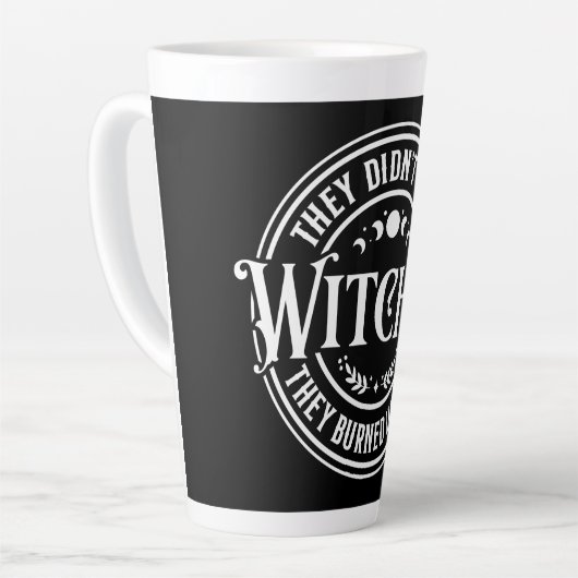 Ze hebben geen heksen verbrand latte mok (Linkerhoek)