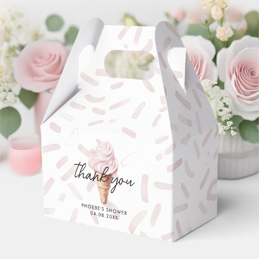 Ze heeft een aardbeiendouchegafel opgeruimd bedankdoosjes