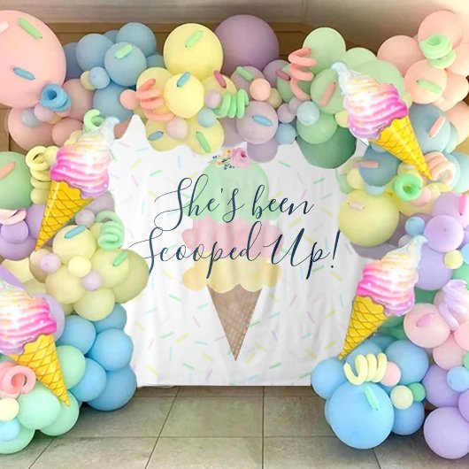 Ze heeft een ijsje op de achtergrond wandkleed