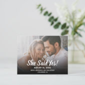 Ze Heeft Ja Foto Moderne Trouwdag Aankondigingskaart (Staand voorkant)