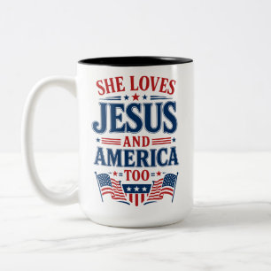 Ze houdt ook van Jezus en Amerika Tweekleurige Koffiemok