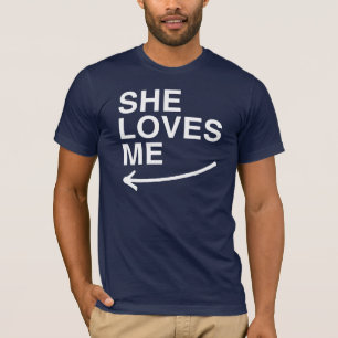 Ze houdt van me (links) -.png t-shirt
